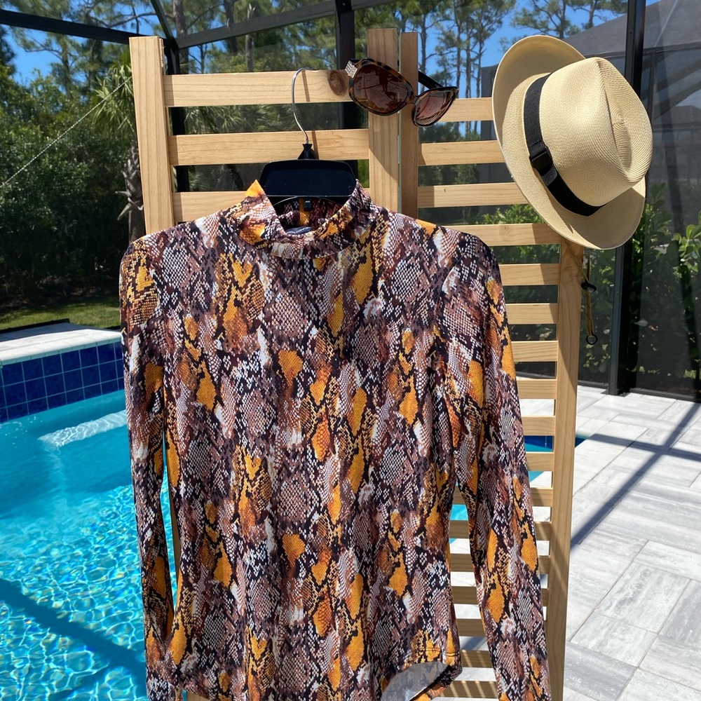 French Connection Mock Turtleneck. Sz M
